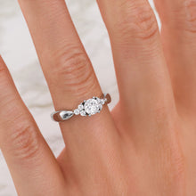 Load image into Gallery viewer, Solid Gold 18K 0.9DSI1 Melee