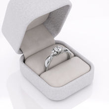 Load image into Gallery viewer, Solid Gold 18K 0.9DSI1 Melee